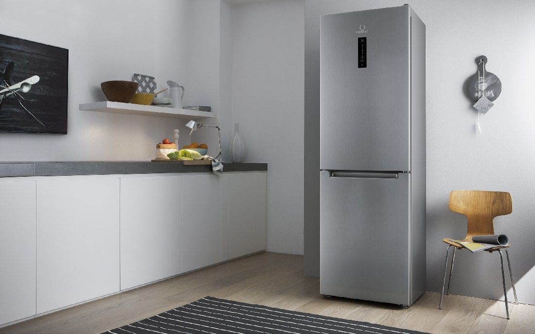 Рейтинг холодильников Indesit по оценкам экспертов COMFY - холодильник Indesit На кухне